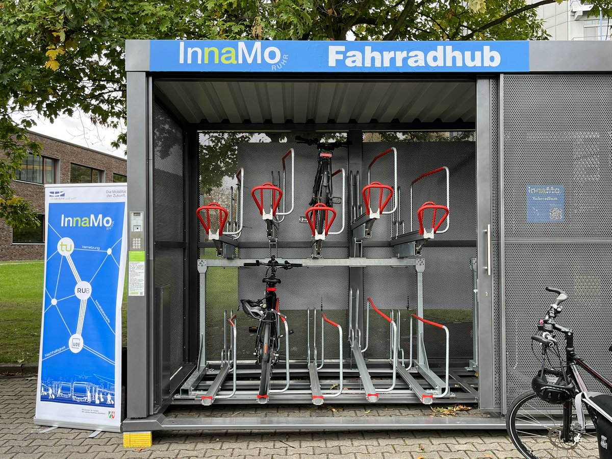 tweethoelter's tweet photo. Alltagsmobilität im Fokus der Ruhr-Unis: #InnaMoRuhr geht mit Reallaboren in die nächste Phase. Heute Eröffnung eines Fahrradhubs an der @TU_Dortmund @uniallianz mit @Oliver_Krischer @UmweltNRW @VerkehrNRW https://t.co/RlhUkMvHb7