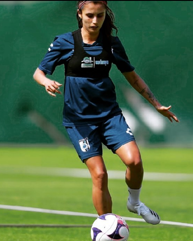 #JES  

<a href="/Karym19900/">Karym Iturbe</a>  ingresó al minuto 83 para tener unos cuantos minutos más que le ayudan de manera personal a seguir buscando su nivel óptimo, sin duda nos gustaría verla más tiempo en el terreno de juego.

📸 <a href="/GallosFemenil/">Querétaro Femenil 🐓</a>