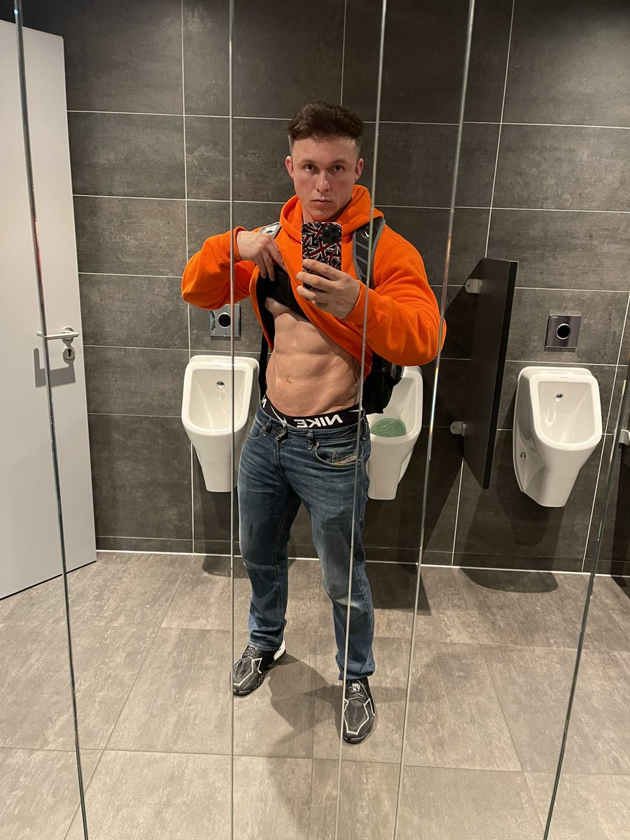 BoundMuscleUK's tweet photo. Just arrived in Berlin after my event, I couldn’t resist a quick pic in the toilets! Hello from Berlin 💪🏻😘 https://t.co/JT1awHjony