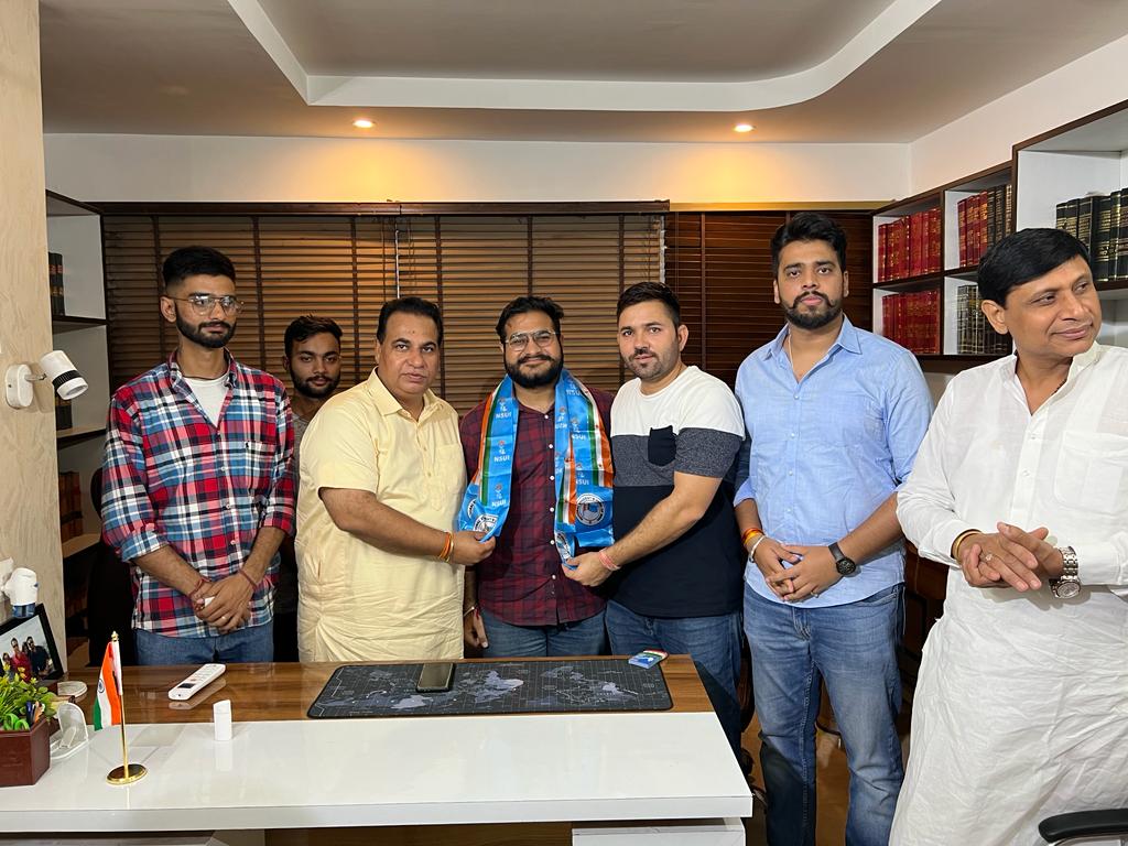 pu_pulse's tweet photo. Former Chief Patron and SOI student leader Advocate Sourab Kathpal switched to #NSUI in presence of HS Lucky, President of Chandigarh Territorial Congress Committee, NSUI Chandigarh Incharge Hussain Sultania and other leaders of @nsui.
@nsuipuchd @Soi_pu https://t.co/yySgFxPwcD