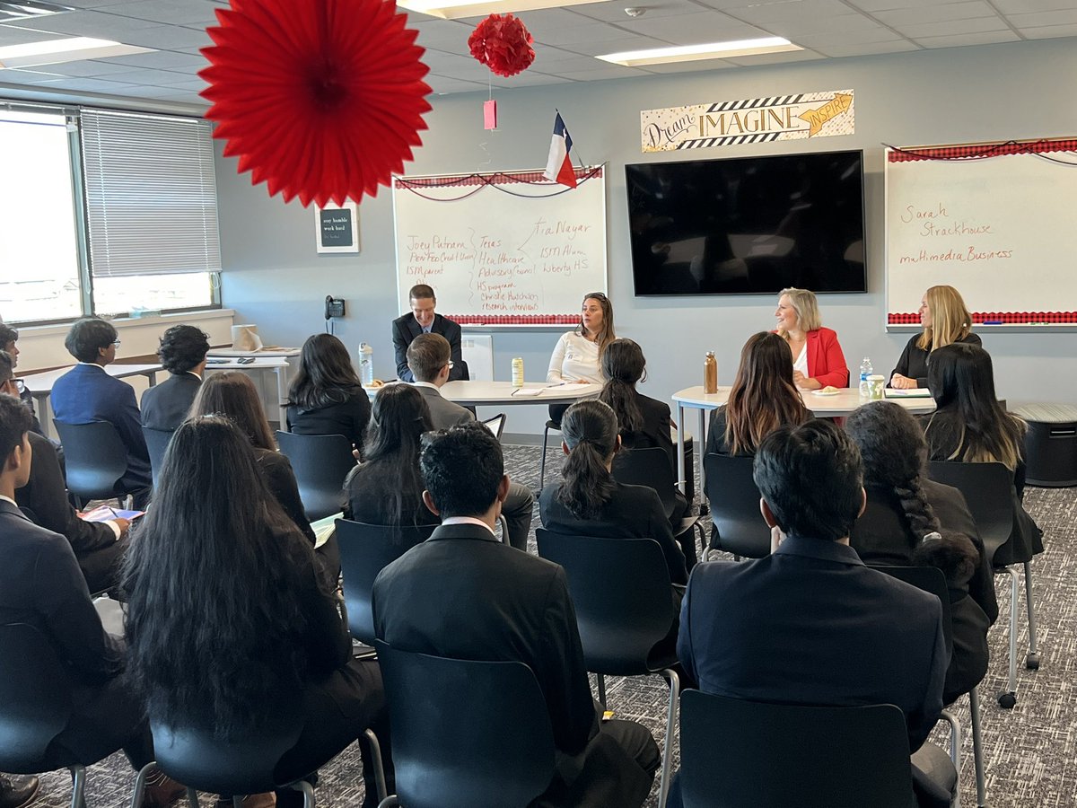 FISDAdvAcad's tweet photo. Independent Study Mentorship students participate in panel discussions, formal interviews, and networking with professionals. Thank you to our community professionals and ISM students! https://t.co/MBSlsqyYRp
