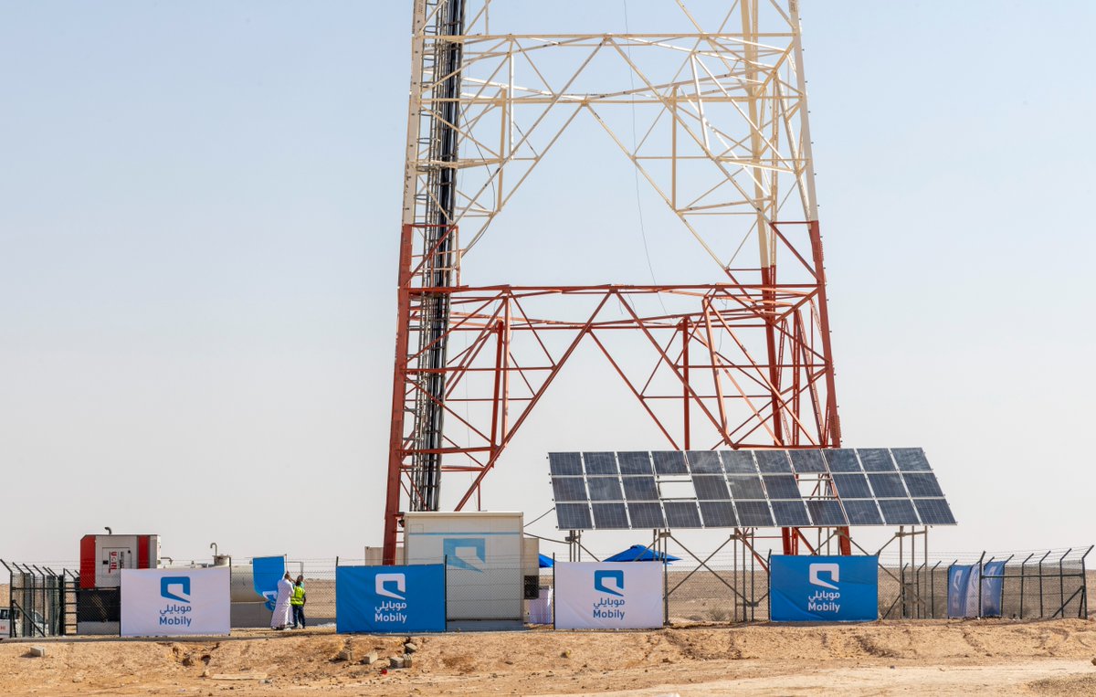 Mobily's tweet photo. كجزء من دعم استخدام الطاقة المتجددة لتقليل الانبعاثات الكربونية؛ أطلقنا أول برج من برنامج مبادراتنا للاستدامة لتوليد الطاقة من خلال مصادر صديقة للبيئة باستخدام توربينات الرياح والألواح الشمسية، بحضور نائب معالي محافظ @CITC_SA المساعد للتخطيط والتطوير م. نايف ششه والمختصين بالهيئة https://t.co/hXFpsXICmw