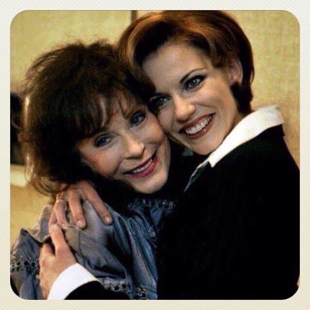 MartinaNation's tweet photo. Today’s Picture Picks: @LorettaLynn and @MartinaMcBride in 1995. ❤️ #OpryInduction
. 
.
.
#RIP #LorettaLynn #MartinaMcBride @Opry #Nashville https://t.co/6zDTJ8MZ5Y