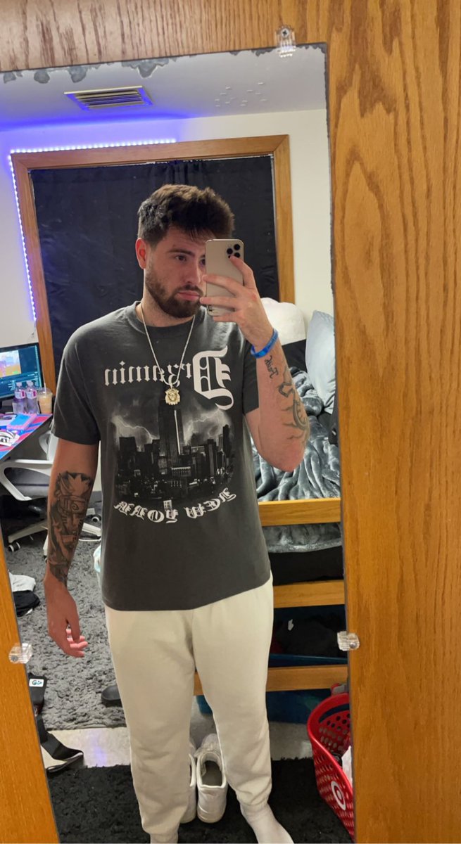 Jacksongabriel0's tweet photo. Todays school fit @Clix @DR3AMINClothing with the drip #clix https://t.co/cnByRUoyLP