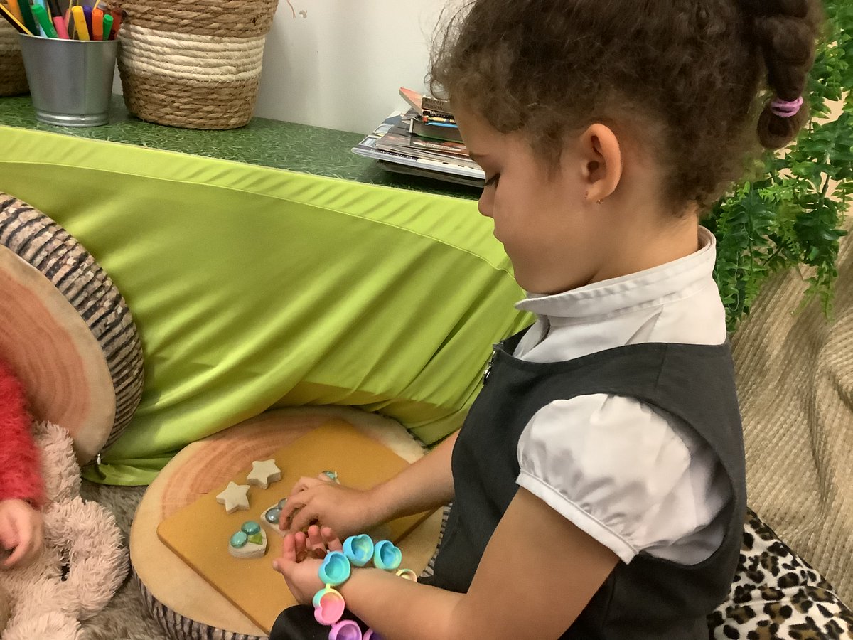 bpsclassof2029's tweet photo. We’ve been reading Owl Babies. We love exploring the story and retelling it. We’ve used the little owls, painted owls and even made our own playdough owls. #playingislearning #learningisplaying https://t.co/md0zmBHLSw