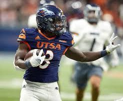 TheLamontRogers's tweet photo. Blessed and honored to receive an offer from the University of Texas at San Antonio #BirdsUp @KurtTraylor @CoachAllenHC @KoachMak @CoachDiesel @ColtonTraylor https://t.co/eB5v5POCCP