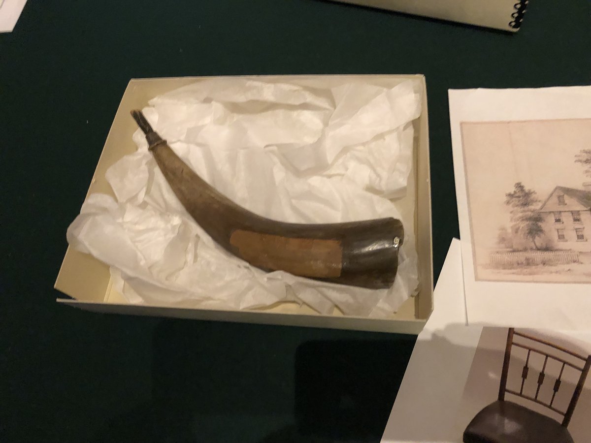 At yesterday's presentation of Major General Joseph Warren's personal powder horn, rescued from obscurity by archival sleuthing of @RevolutionarySpaces staff. Good to be reminded by @Martyr1776 about Warren's Hooten connection - have been researching Hooten holdings in North End!