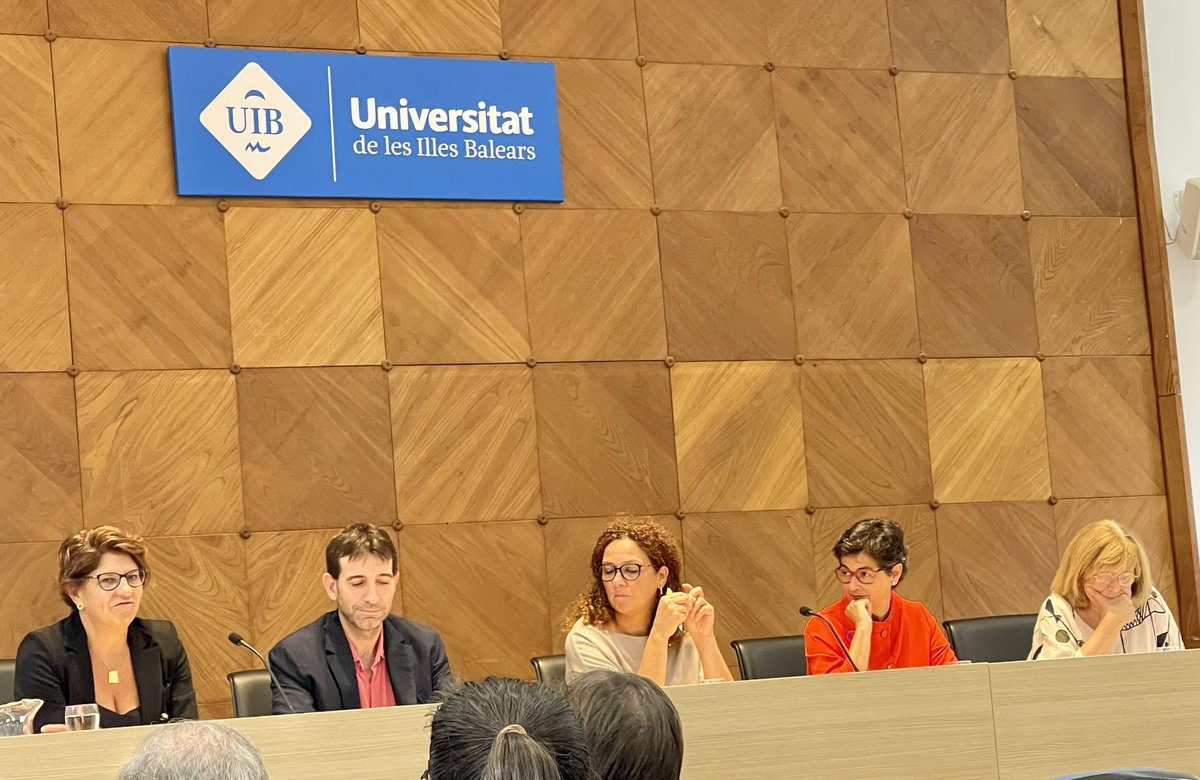 Inauguració de la 4a edició del Màster de Gestió de Polítiques Públiques. <a href="/UIBuniversitat/">Universitat de les Illes Balears - UIB</a> <a href="/FUEIB/">FUEIB</a> Joana Maria Socias @vhomar <a href="/CatalinaClader1/">Catalina Cladera i Crespí</a> Teresa Riera amb la conferència «La gestión de políticas públicas en época de turbulencias geopolíticas»  per <a href="/AranchaGlezLaya/">Arancha González</a>