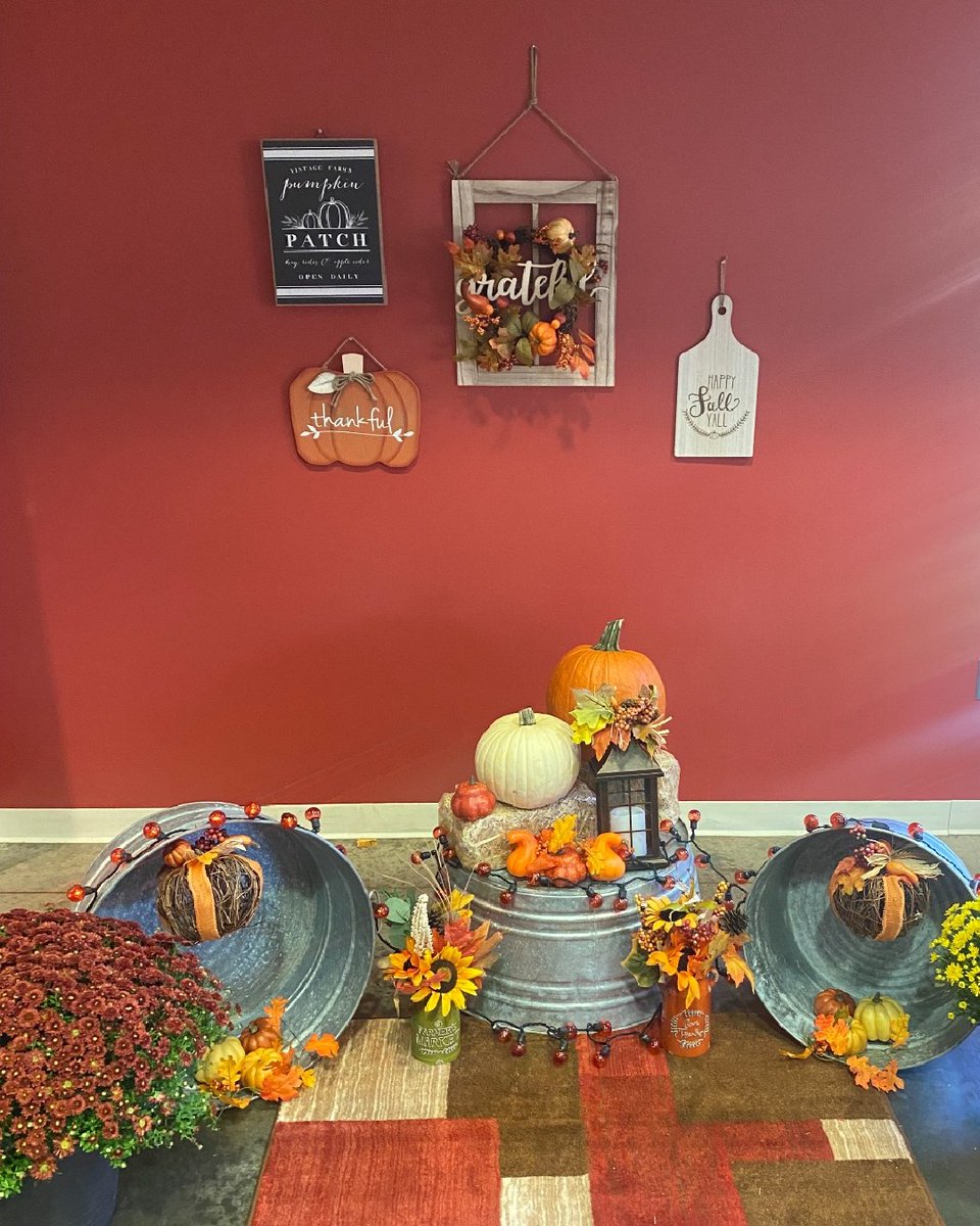 uvawiseeats's tweet photo. Today is the day! Celebrate FALL FESTIFUL with us in Smith Dining Commons for lunch today 11am - 1:30pm. 🍂 

Enjoy our hot chocolate + apple cider bar and our ‘make a smore’ station! ☕️ 

#fallfestfulvibes #chartwellsjoyful #joyfulatuvawise https://t.co/CfxEippCUK