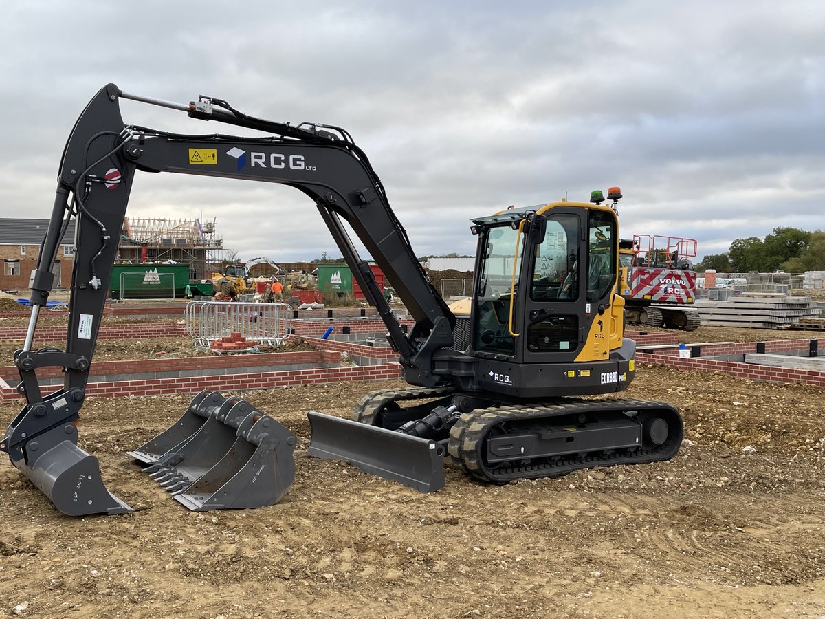Yet another new item of plant delivered to site this morning. Thanks to ⁦@SMT_GB⁩ &amp; Josh @ Collins Plant Sales 👍🏻