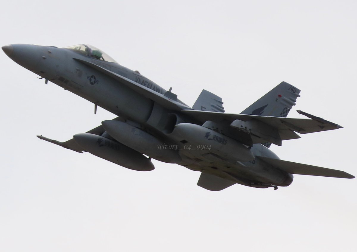 ivory_71_US_2's tweet photo. MCAS IWAKUNI 10.5
F/A-18C＋D Hornet VMFA-533 Hawks
ホーキーも最終章か...
#岩国基地
#fa18
#vmfa533 https://t.co/TADhjqtrqk