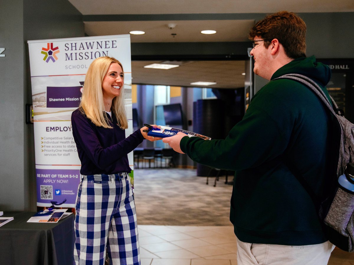 MizzouEducation's tweet photo. We love it when Tigers come home! 💛 Alumnae Tess Phillips (BSEd `21) and Annie Jurgensmeyer (BSEd `21) visited campus to meet with students and spread the word about the benefits of teaching in the @theSMSD, as well as reflect on their time at Mizzou. https://t.co/UGSqYH2blc https://t.co/jDFWsdNHAC