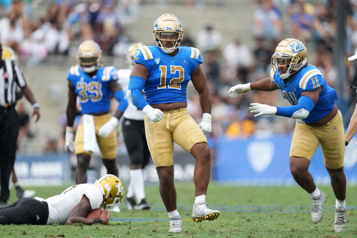 satoutwest's tweet photo. The Pac-12's highest-graded run defender: @GabrielMurphy_ 

The Pac-12's highest-graded pass-rusher: @GraysonMurph_ 

The #GoBruins brothers are two of the most impactful transfers in the country this season. (via PFF) https://t.co/yyC2OB14Mi