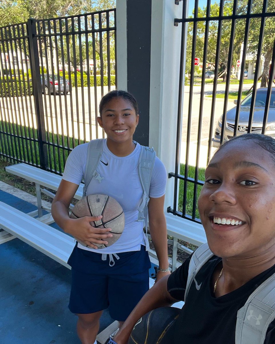 HoopsWbb's tweet image. Our players working out while the school is still closed because of water damage from the hurricane🌀. Over 2 weeks by time they will return if allowed back next week. Nothing is going to stop them though.💪🦁💙💛 #Sisterhood #ChasingHistory