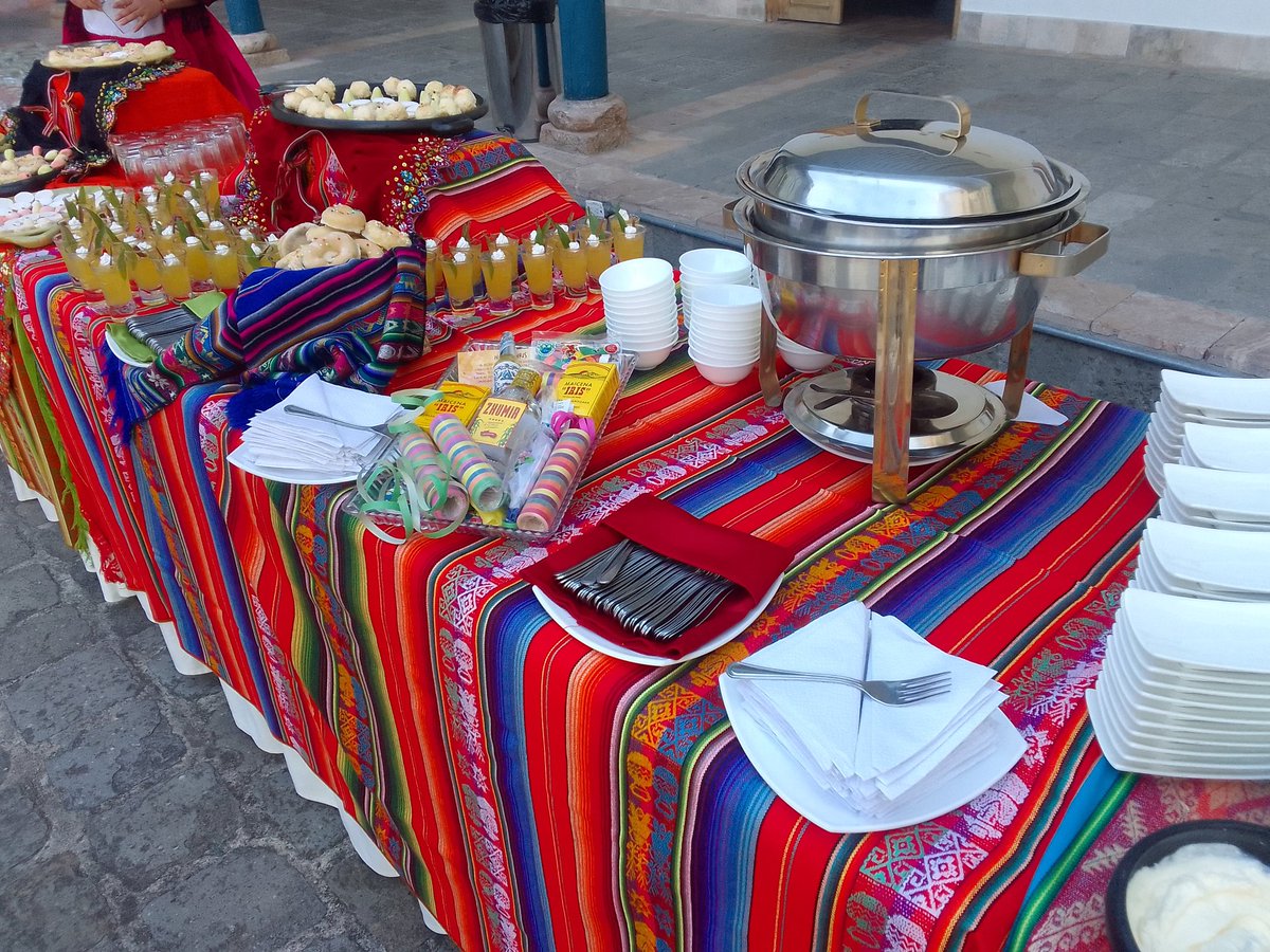 Azendecorp's tweet photo. Nuestro tradicional e icónico #ZhumirPechoSuco en el relanzamiento de la campaña #Cuencaestutrip, de la Fundación Turismo para Cuenca. @cokileon https://t.co/CsfJWFhZuS