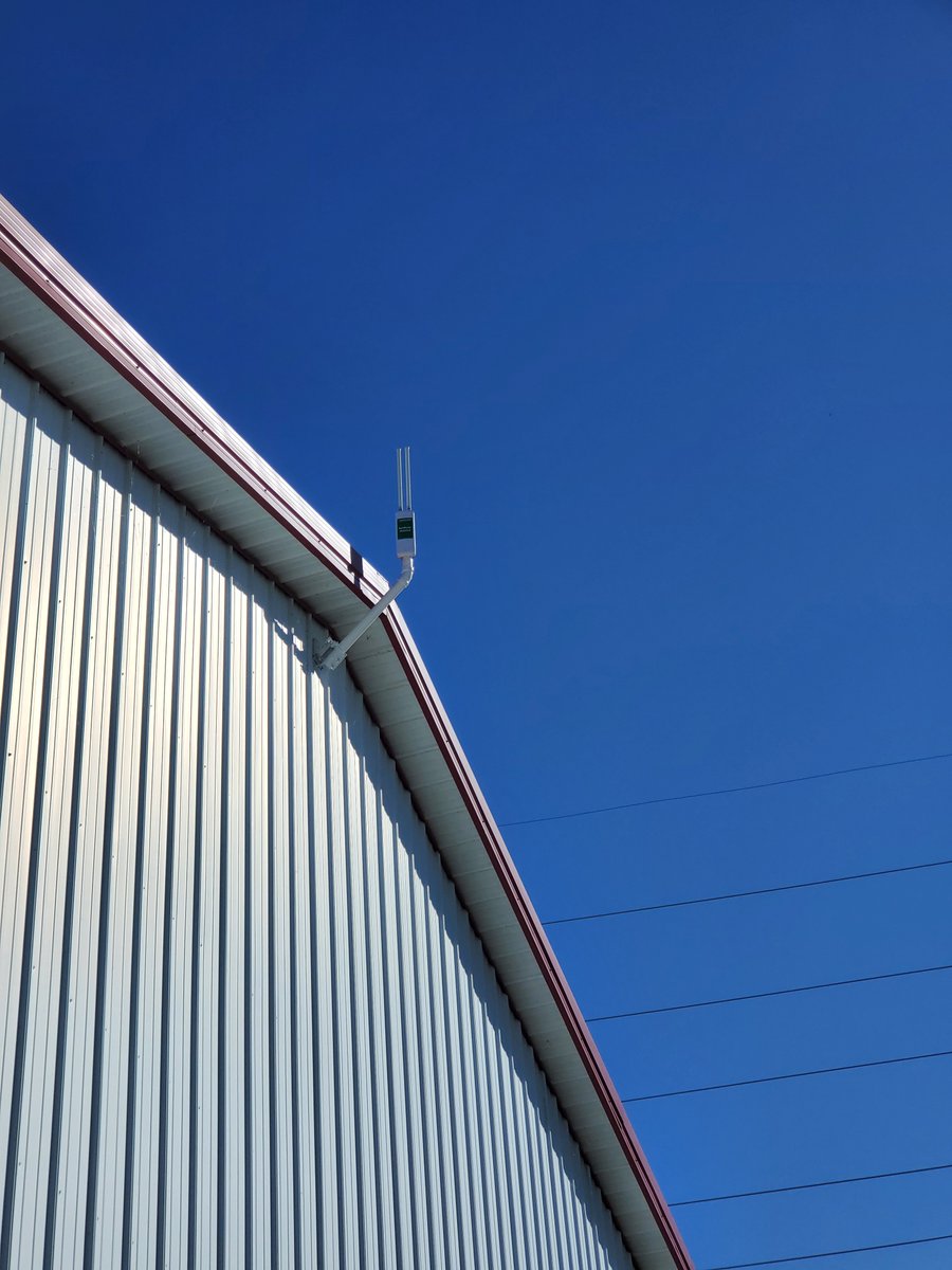 Ayrstone's tweet image. Ayrstone AyrMesh is all set up at the Farm 57 Market for today's AT&amp;amp;T press conference celebrating the NEW broadband fiber loop - a public-private partnership between @ATT &amp;amp; Vanderburg County, Indiana

The AyrMesh Hub2x2 will provide WiFi #BeyondtheLastMile at Farm 57-Evansville