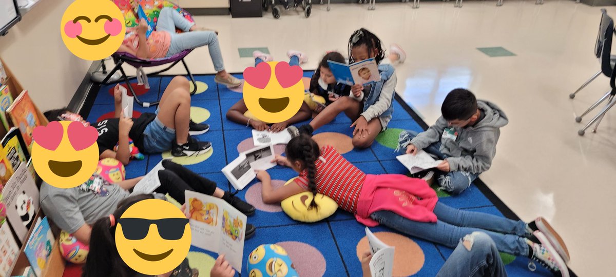 MrsOs_Class's tweet photo. Reading stamina during P.R.I.D.E. Time! @PearlHallES https://t.co/w3aoQdeC6U