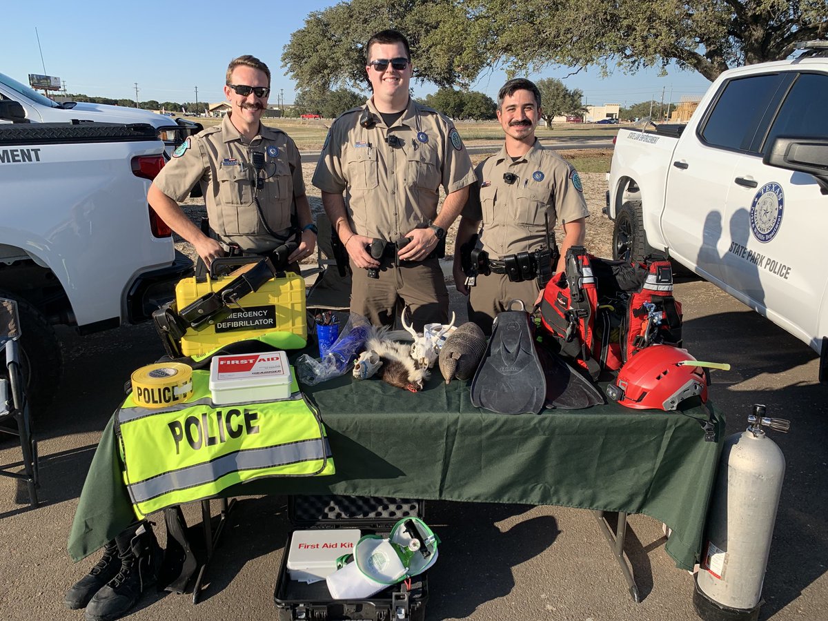 TPWDParksPolice's tweet photo. State Park Police Officers Chapman, Clark, and Preston attended National Night Out at Liberty Hill Middle School. Thanks to all of the community members who stopped by!
#Lifeisbetteroutside
@TPWDparks
@TPWDnews https://t.co/1Pzx1Ezpuy