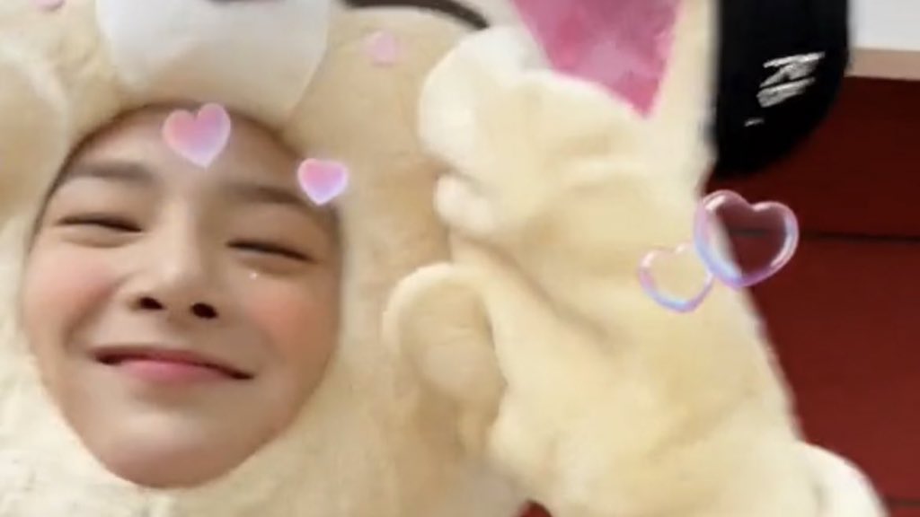 hyunsfox's tweet photo. I.N                                       STAY https://t.co/NRTFcXlI3b