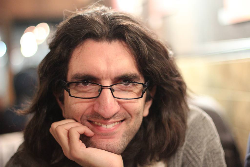negary's tweet photo. Today Jadi Mirmirani, the most well-known Iranian tech blogger and educator, was arrested violently and without a warrant by Iran’s regime security forces.
#Jadi #FreeJadi https://t.co/498qdnoFtH