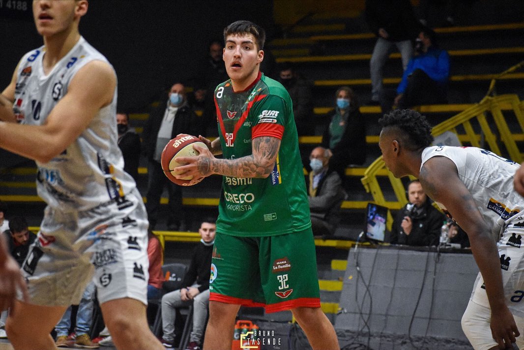 QUE FLOREZCA EL LAYVA

Marcelo Rosas jugará la DTA en el equipo de Villa Dolores, que no tendrá a Iván Vega por temas personales.

El interno oriundo de Verdirrojo y desarrollado en Malvín tendrá su segunda DTA tras defender a Welcome en 2021. En el último Metro jugó en Capitol.