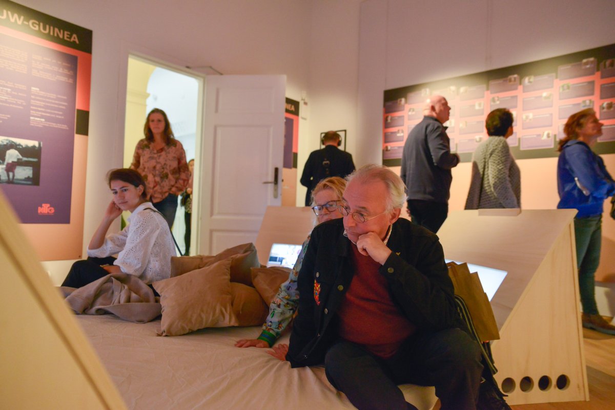 tabeenguinea's tweet photo. Op 1 oktober is de video-installatie ‘Tabee Nieuw-Guinea’ i.s.m. het @IndischHC in @MSophiahof feestelijk geopend.

De tentoonstelling is nog t/m 7 januari te bezoeken in Museum Sophiahof ⬇️

https://t.co/yTaKVWooq7

📸 @ArmandoEllo https://t.co/V5dOubqGK4