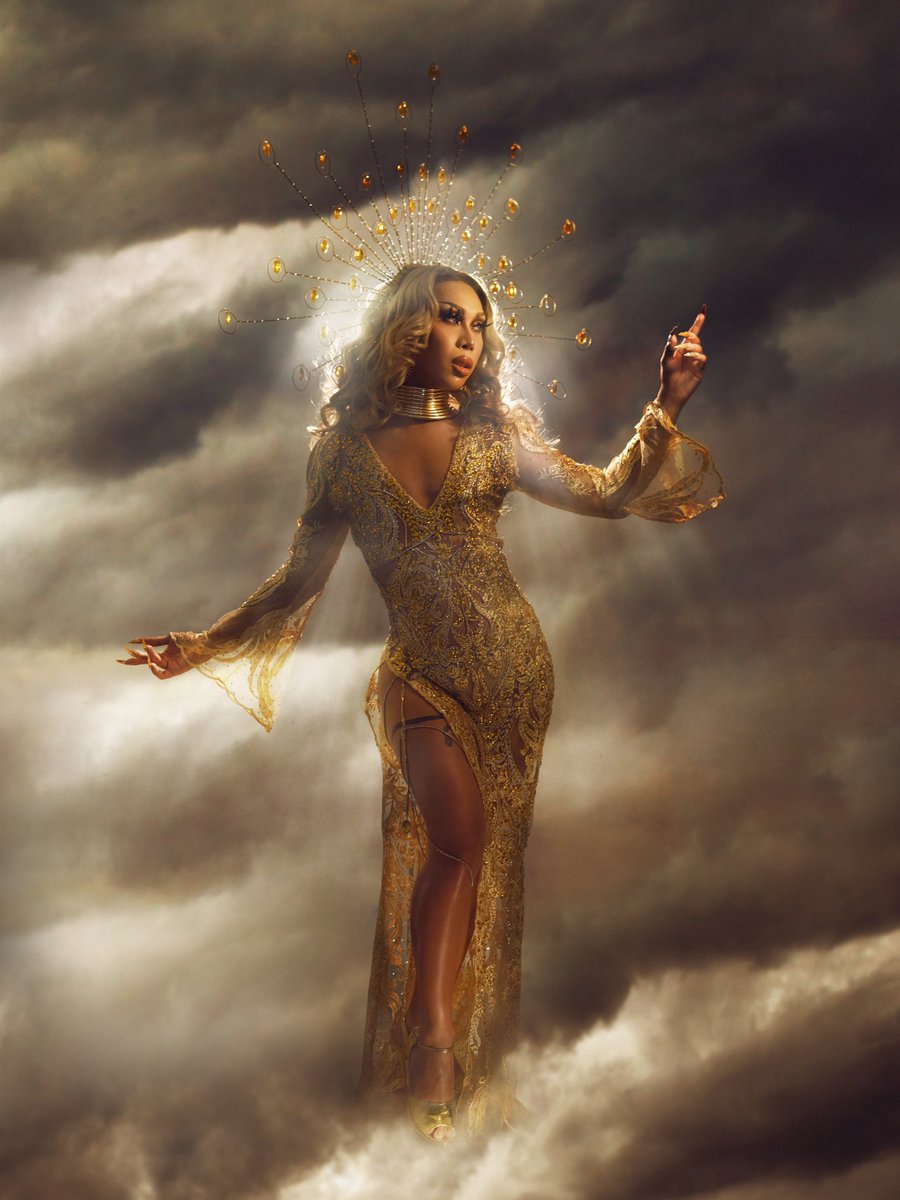 marinaxsummers's tweet photo. Here comes the Sun! ☀️💛

Before walking on to the mainstage, I almost cried. My young brown asian gay boy heart must be so proud right now because we’re finally living our dream!

#TeamMarinaSummers this is our fight! This is for the future of Filipino drag! ✊🏽 #DragRacePh https://t.co/SojMoXuJRm