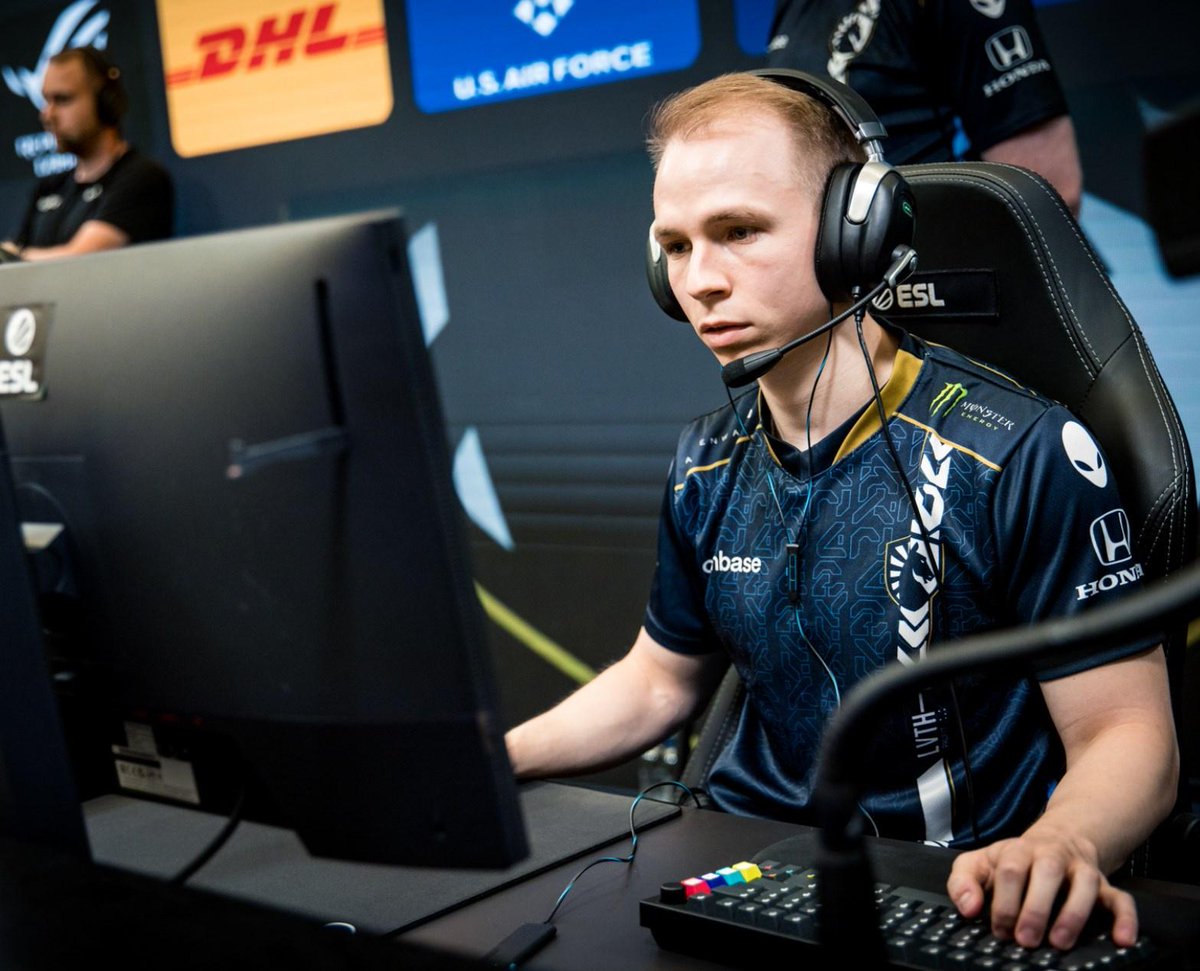 ESLCS's tweet photo. How do you sit at your desk on a scale from @EliGE > @yek1ndar > @dgtcsgo 😂

#IEM https://t.co/gl7drhhqZY