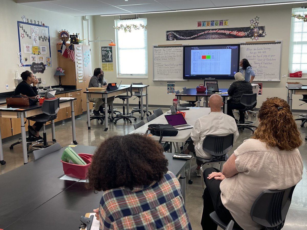 We had a great morning @HeightsFWISD when one of our students, Christine, fulfilled some of her observation time of @MrsWeeksAHHS for her teaching and learning CTE strand.  We completed TPESS, observed a science PLC, and watched student transitions! <a href="/rickard_daphne/">Daphne Rickard</a>