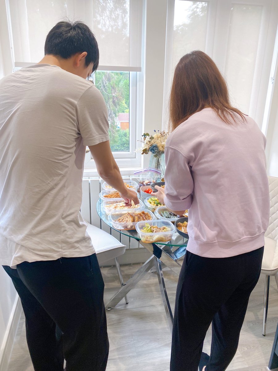 dance_yukiayaka's tweet photo. 只今ヨーロッパに出張中の栄養士の知里さんがロンドンまで食事を作りに来て下さいました🇬🇧👩‍🍳✨日本でも月1で食事を作りに来て頂いているけど留学先でこの食事を食べれるのはとても幸せ☺️
しっかり栄養つけて頑張ります💪
@chisatookuzumi さんありがとうございました🙏💕
#スポーツ栄養士
#管理栄養士 https://t.co/dUWLMswyfz