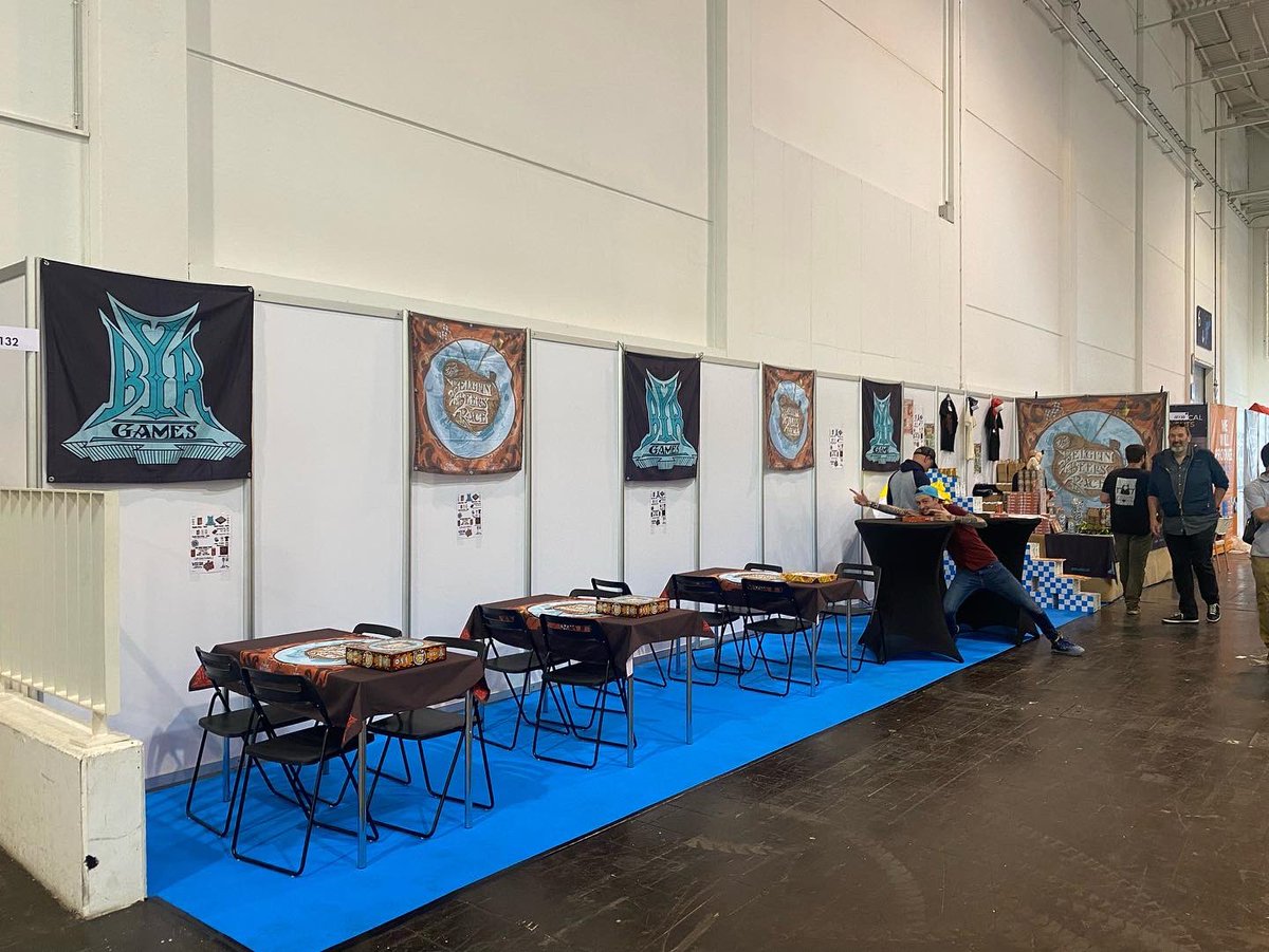 Here we go #essenspiel2022 !!!
Come test tomorrow : Battle Fries, <a href="/BeersRace/">The Belgian Beers Race</a> and the prototype of TBBR Dice (with first illustration by Ammo !)
Thanks to <a href="/BrusselsKetjep/">B🌐K</a> / Brasserie de la Mule / Brasserie de la Senne for the support and their kindness 💙💛
#battlefries #byrgames