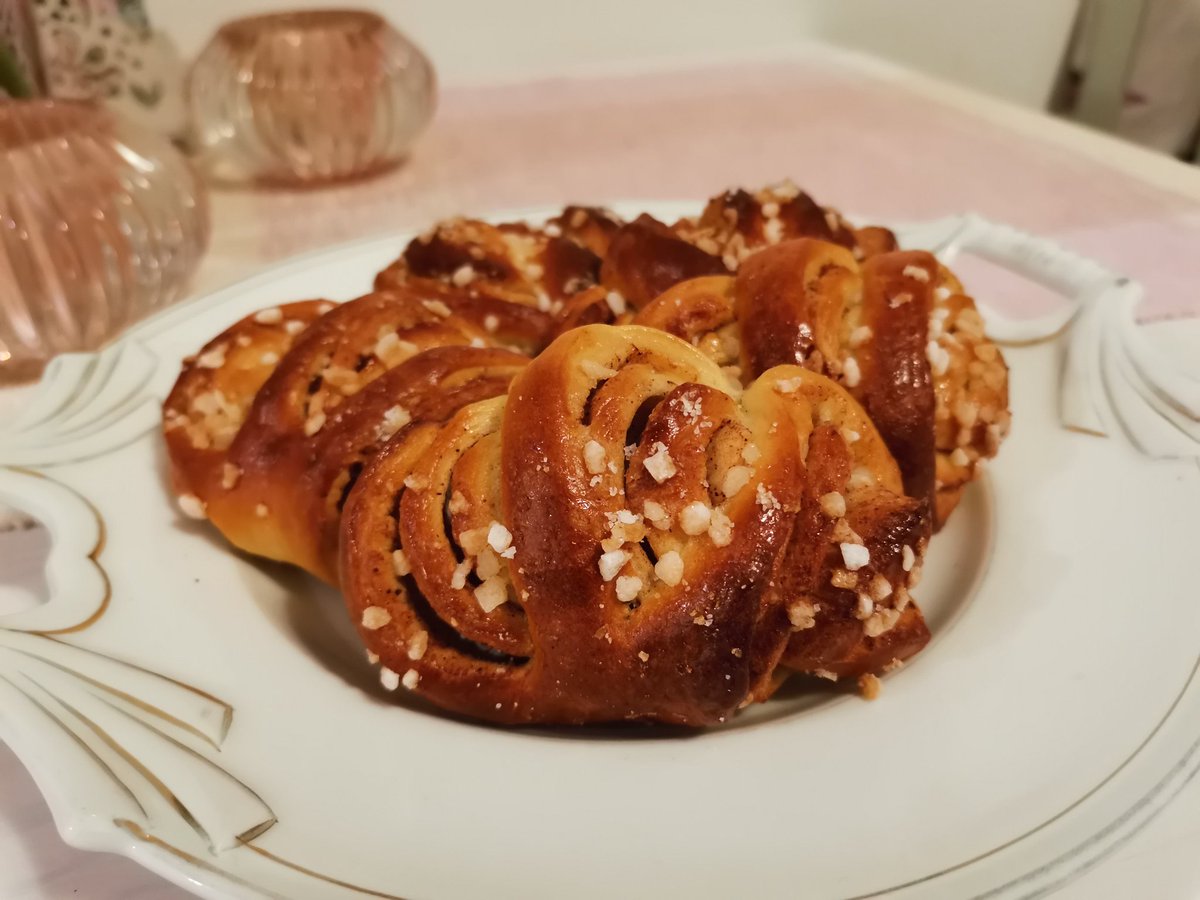 Äiti toi puusteja ❤️ Joka päivä voi olla #korvapuustipäivä 🤗