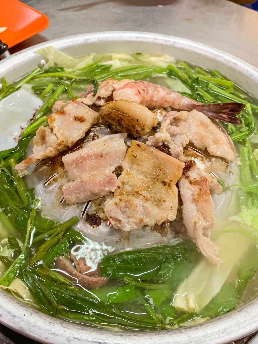 whatdoueattoday's tweet photo. ในที่สุดก็ได้มากินหมูกระทะ เฮงเฮงเฮง ที่ถนนจันทร์ซักที🏮🍲🥢 น้ำจิ้มคือแบบที่ชอบเลยเปรี้ยวหวานเผ็ดแบบนัว ใสๆแต่หอมพริกหอมผักชี กินกับสามชั้นเกรียมๆคือเริ่ดด💥 หมูหมักเค้านุ่มเลย กุ้งก็ตัวใหญ่นะ แต่ที่เด็ดที่สุดเลยคือเกี๊ยวกุ้งทอดดด🥹
@aroii @ReviewAroii #อร่อยบอกต่อ https://t.co/B3ONUVhfS6