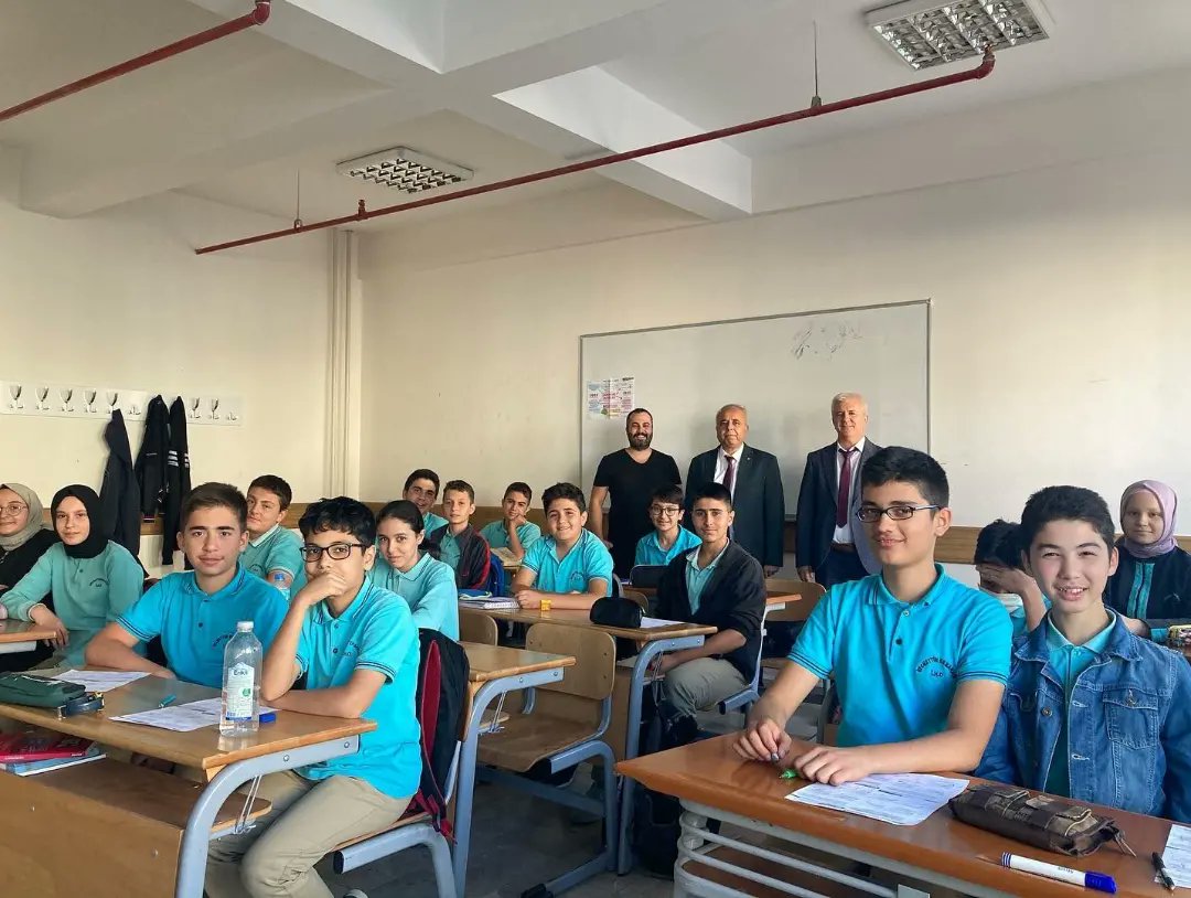 IlceTurgutlu's tweet photo. İlçe Milli Eğitim Müdürümüz Mehmet Ölmez Turgutlu İmam Hatip Ortaokulu, Turgutlu Şehit Suat Akıncı Kız Anadolu İmam Hatip Lisesi ve Prof. Dr. Necmettin Erbakan İmam Hatip Ortaokulunu ziyaret etti. https://t.co/FrB3AKnIze