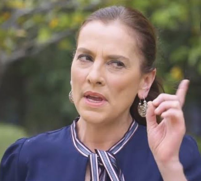 LillyTellez's tweet photo. No es correcto que ataquen con el hashtag #LadyRobaMaridos a la Dra. Gutiérrez Müller.
Ella tiene derecho a mantener privada esa parte de su vida. https://t.co/rtHhm9Zyyg