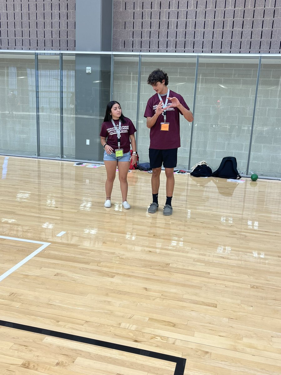 CoachCrossB's tweet photo. Future coaches @FBISDAthletics https://t.co/GeUsVQeIBR