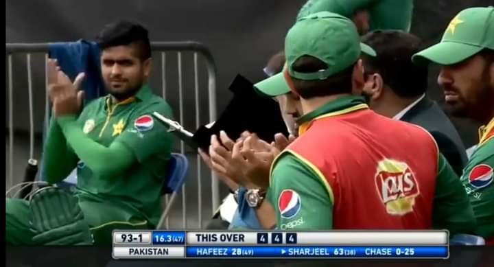 SumeedRaza's tweet photo. Once Upon a Time  in 2016 !
 Today's King Was Clapping For Real King Sharjeel ❤
@SharjeelLeo14 
@babarazam258 https://t.co/Udtm5Fu7iL