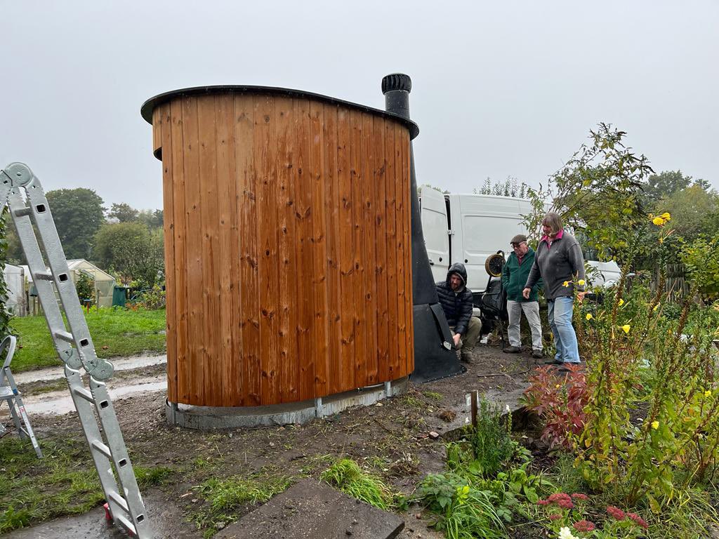 ARDAllotments's tweet image. The new loo on site is almost complete, one of our helpers tested it out - for height only!  @TNLCommFund @Foundation_DBS #allotment #allotments #allotmentlife #growyourown #allotmentlove #growyourownfood #allotmentsofinstagram #growfoodforfree #allotmentuk #allotmentgarden
