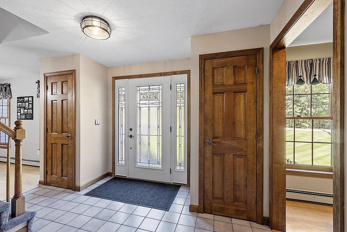 edbisson's tweet image. 14 Luann LN, Pelham, NH 03076 just hit the market! Take a look at this awesome space: search.bissoncastles.com/d8r30o7g