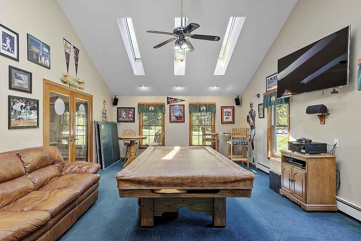 edbisson's tweet image. 14 Luann LN, Pelham, NH 03076 just hit the market! Take a look at this awesome space: search.bissoncastles.com/d8r30o7g