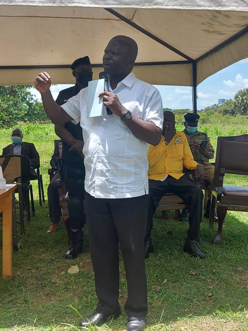 JBNyamate's tweet photo. .The Minister of State for Teso Affairs, Dr Clement Kenneth Ongalo-Obote commissed Kalaki Health Centre IV in Teso sub region. On behalf of the Office of the Prime Minister, the Minister handed over an ambulance to support the health centre.
#ChimpReportsNews @OPMUganda https://t.co/EE3XZNBIrO