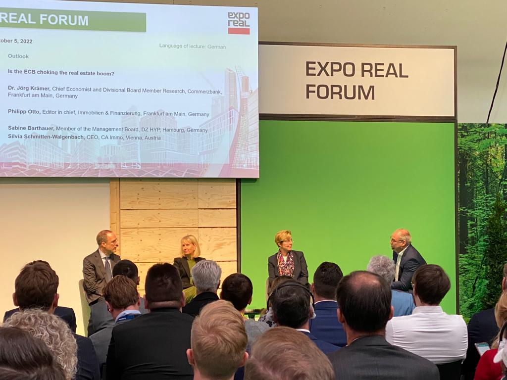 How time flies! The second day of #EXPOREAL 2022 ends and only one night separates us from the finale of this year's fair. We look back on a eventful day and look forward to tomorrow! #realestate #property