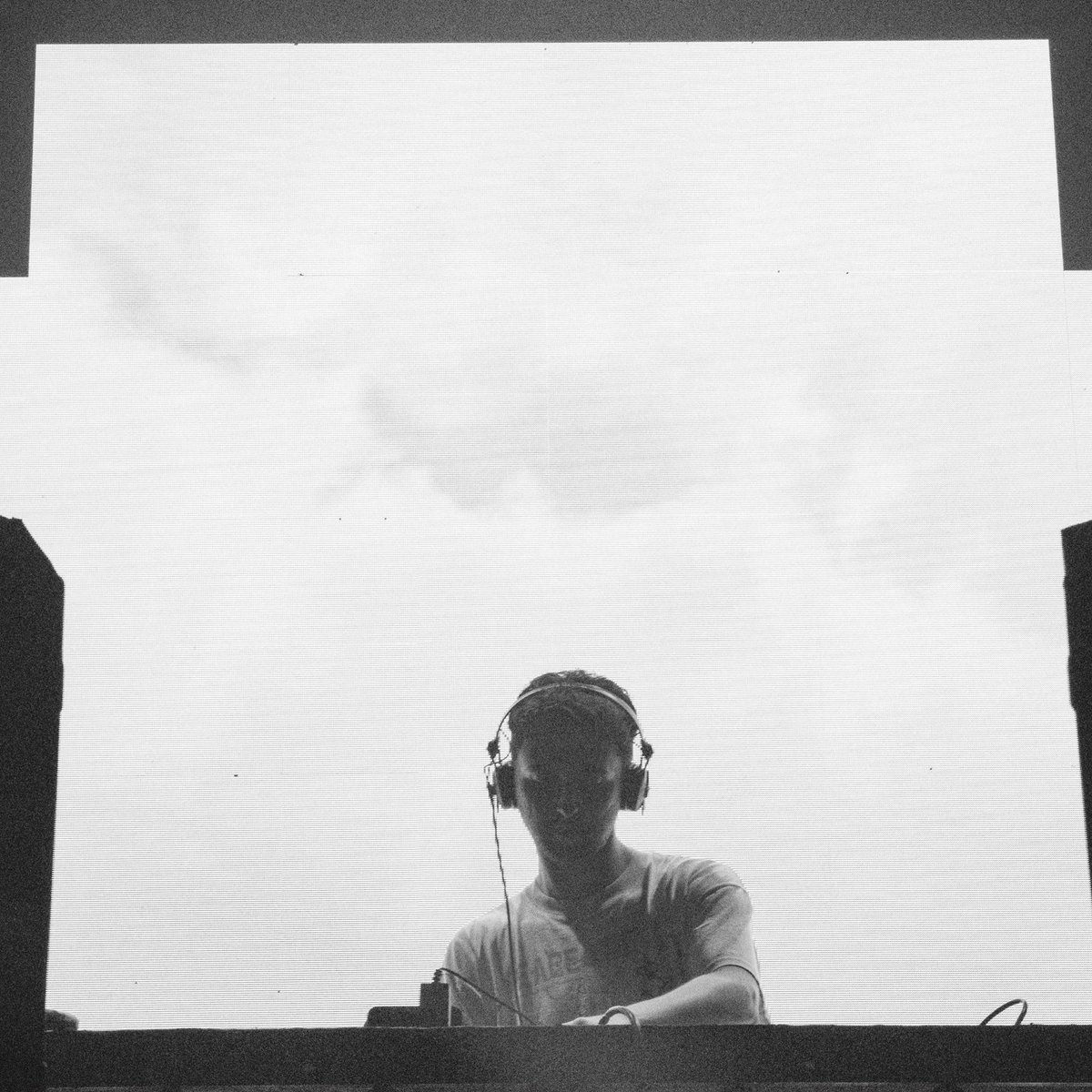 my full live set from shrine is out now :) 

lnk.to/maxstylerlivea…