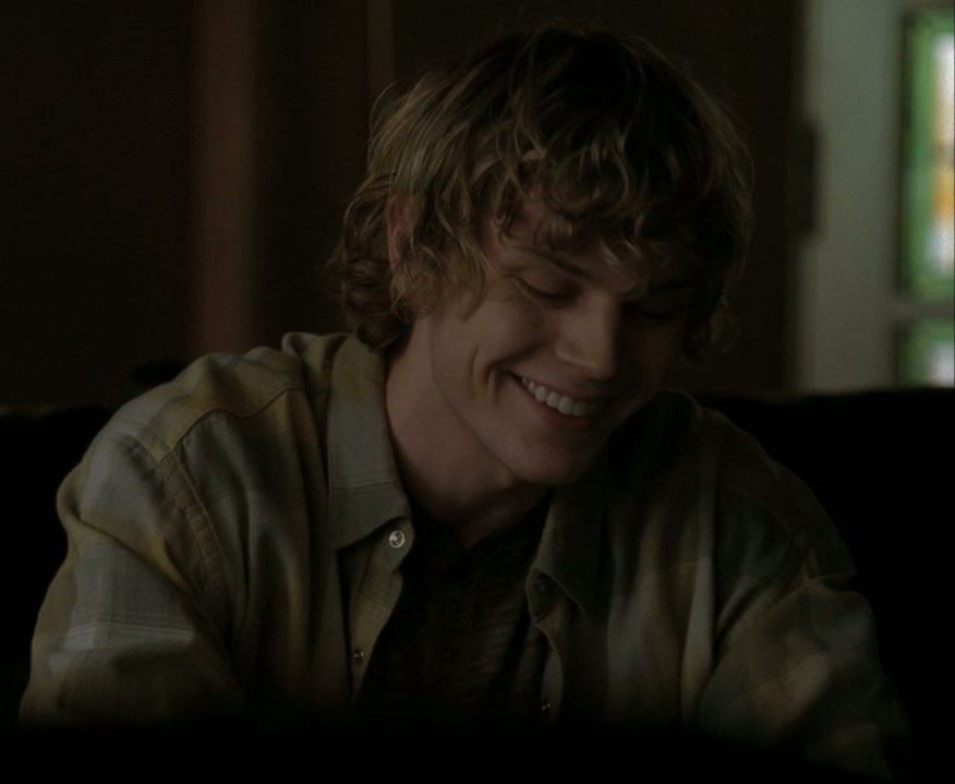 evansfiles's tweet photo. american horror story turns 11 today! thanks for giving us the evan character that started it all 🖤 https://t.co/OBlr79mUNK