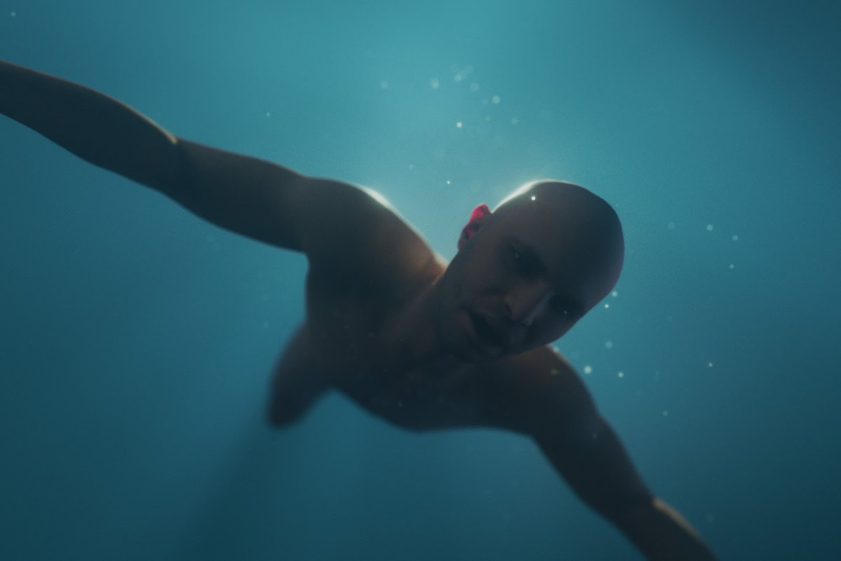 🥰🥰🥰 mooie terugkeer RT <a href="/brooklynvegan/">BrooklynVegan</a>: Indie/R&amp;B innovator Autre Ne Veut returns with first song in 7 years, “Okay” brooklynvegan.com/autre-ne-veut-…