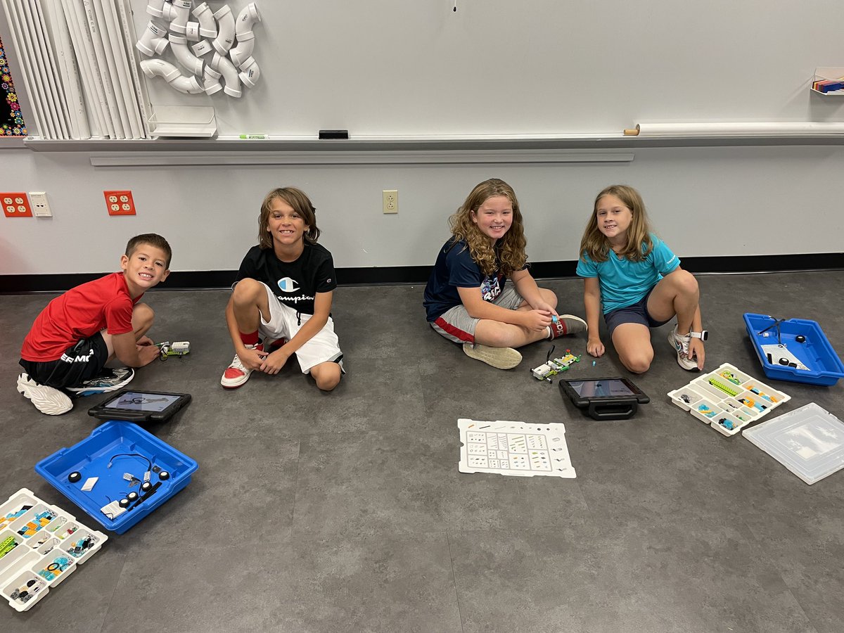 We had an awesome time in the STEAM room yesterday with the <a href="/LEGO_Group/">LEGO</a> WeDos! We built  earthquake machines to test out a building’s structure! #steam #legowedo @PondElem <a href="/rockwoodschools/">Rockwood School Dist</a> <a href="/rsdk5science/">Susanne Moar</a>