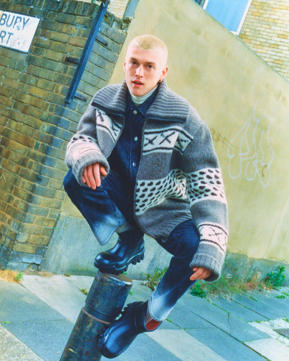 thisissoho's tweet photo. Wrap up in @w00dw00d's jacquard knits, vintage-inspired denim and eco tech puffers cause it's cosy season 🍂. Buy less and wear more with investment pieces in their AW22 collection, made sustainably from organic cotton. 🔗 Hit this link https://t.co/HvlB0zdk28 to find out more. https://t.co/0AYVM8KP8b