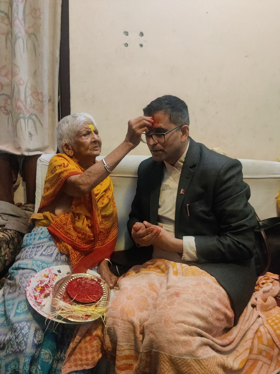 Dahalmatrika4's tweet photo. दशैंले जुराइदिएकाे माैका : ४ पुस्ता (हजुरआमा ९८ वर्ष) र मामासँग हामी बाबा-छाेरी
@a2archana https://t.co/lD7zhDrQwX