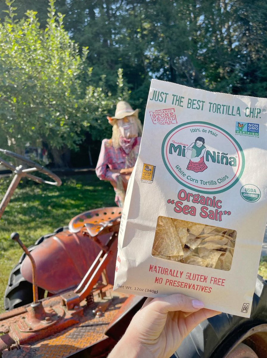 MiNinaTortilla's tweet photo. Work week scaries? We can fix that. Simply dig into a bag of your favorite @mininatortilla chips to put that smile back on your face! 🙌
#MiNinaTortilla #Foodie #Trending #Foodstagram #chipsandsalsa #cornchips #chipsandguac #nachos #chipsanddips #nachostime #lovemexicanfoods https://t.co/fC0cXawIem