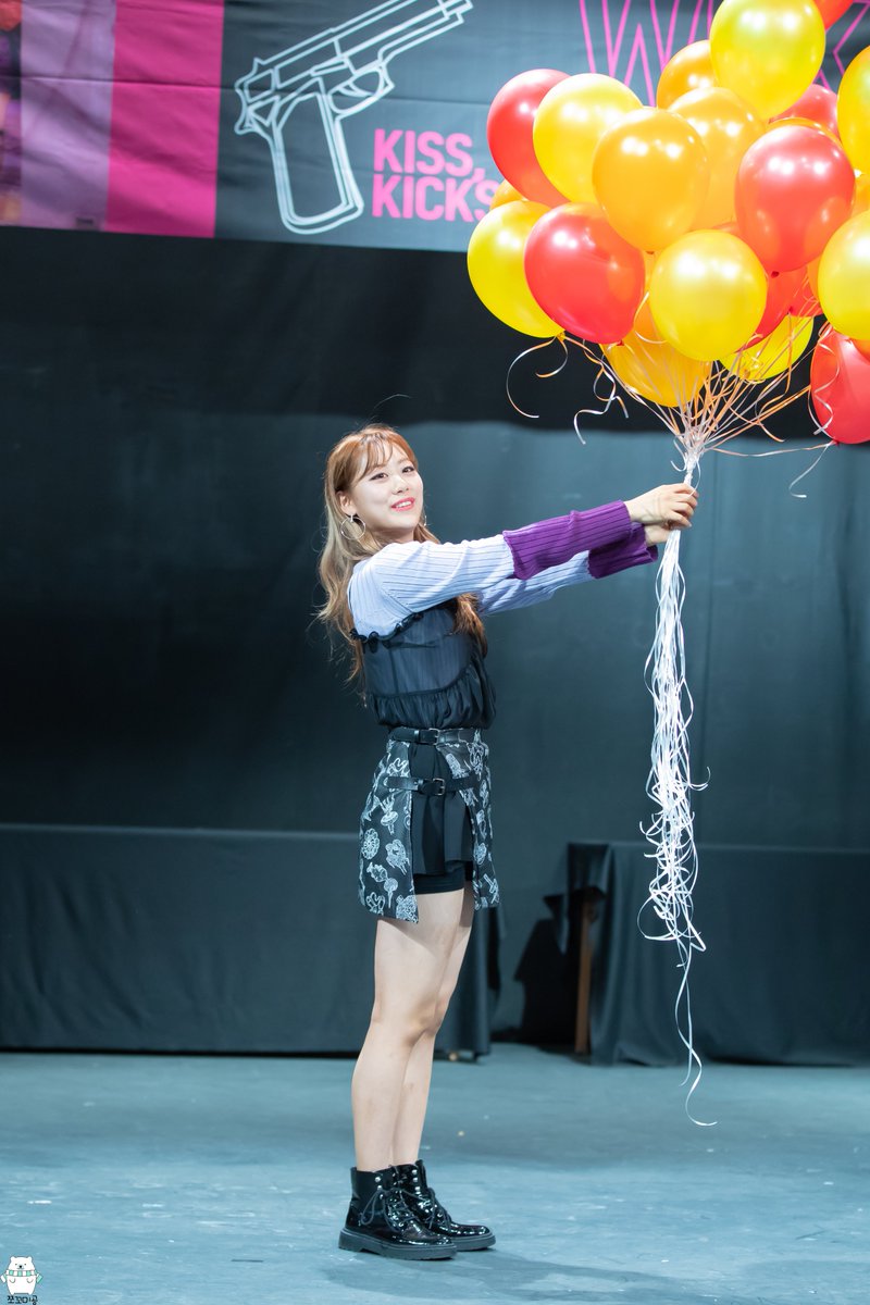 해피해피한 날이구나
수경이의 생일을 축하해
언제나 해맑은 미소만큼 행복한하루가 되길바래
#HAPPY_LUA_DAY #해피루아데이 #WekiMeki #위키미키 #루아 #Lua #김수경 #생일축하해